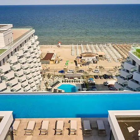 Manhattan In Infinity Pools And Parking شقة Năvodari