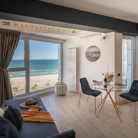 Manhattan In Infinity Pools And Parking شقة Năvodari