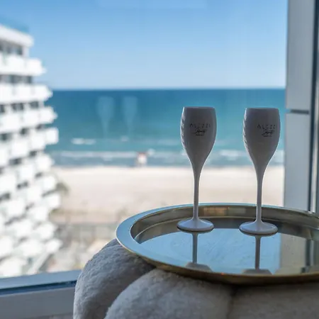 Manhattan In Infinity Pools And Parking * Năvodari