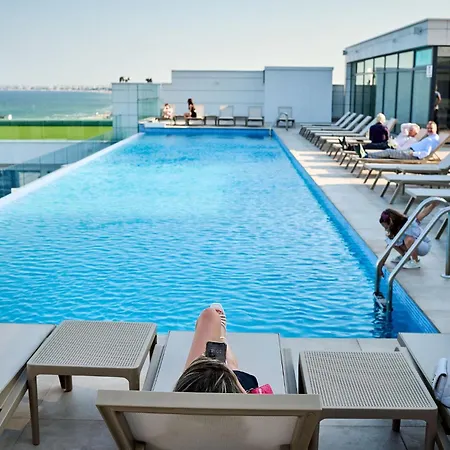 Manhattan In Infinity Pools And Parking Năvodari